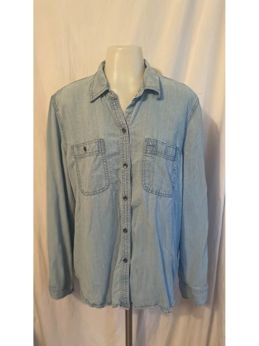 Chaps Light Blue 100% Lyocell Denim Button Down Chambray Shirt